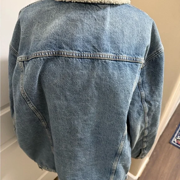 New like Levi's Blue Denim Jacket with Sherpa Lining. - Picture 7 of 13